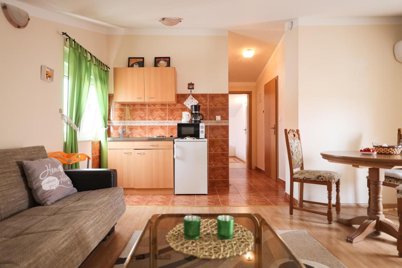 Apartments Veronika ザダル エクステリア 写真