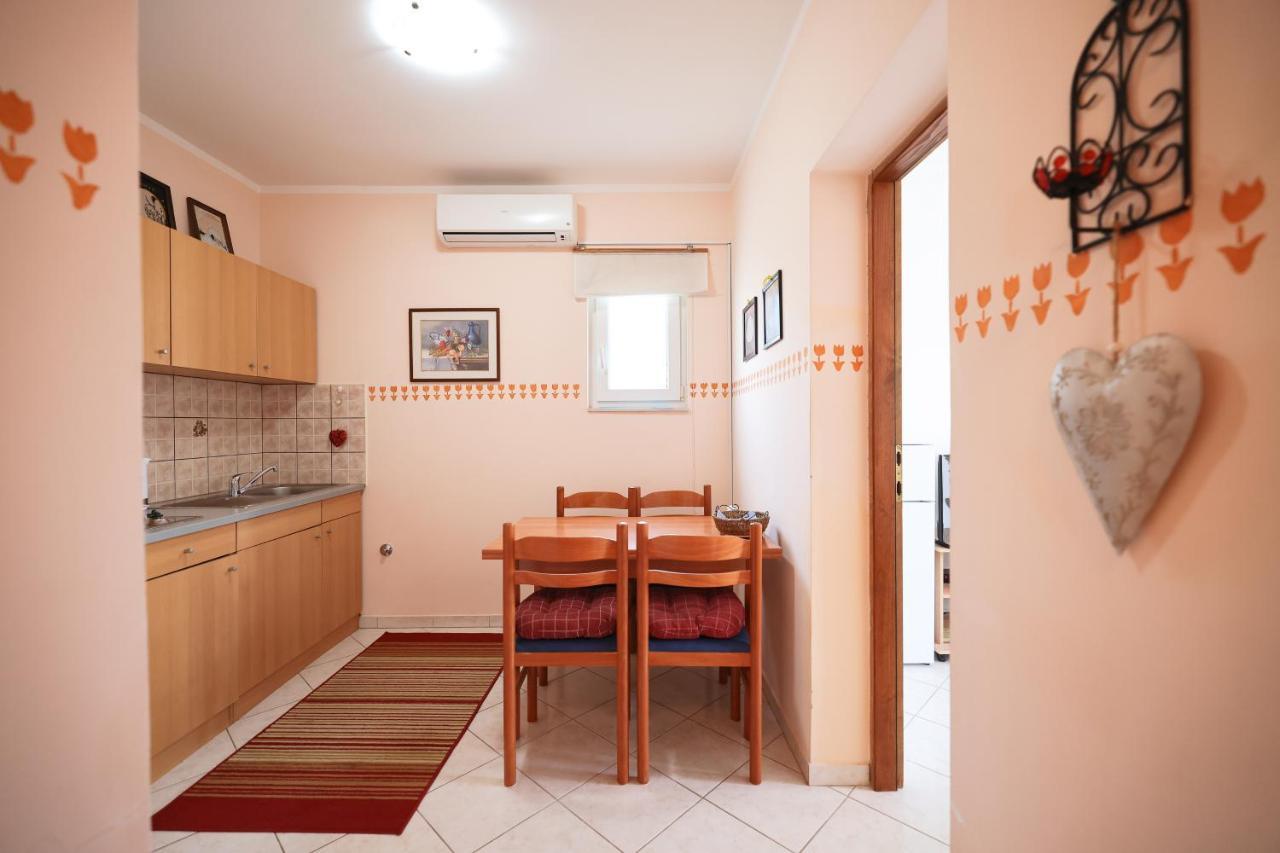 Apartments Veronika ザダル エクステリア 写真