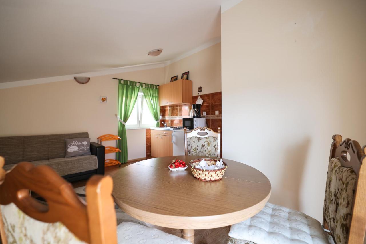 Apartments Veronika ザダル エクステリア 写真