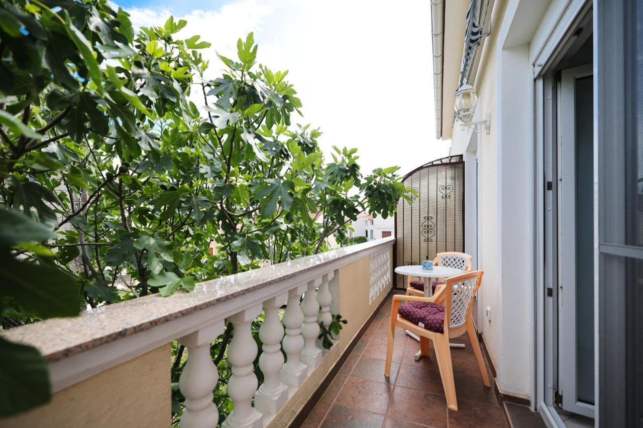 Apartments Veronika ザダル エクステリア 写真