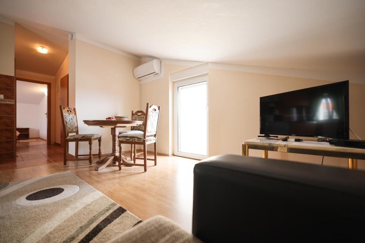 Apartments Veronika ザダル エクステリア 写真