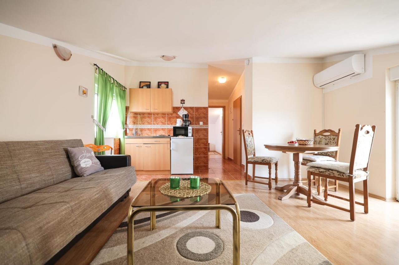 Apartments Veronika ザダル エクステリア 写真