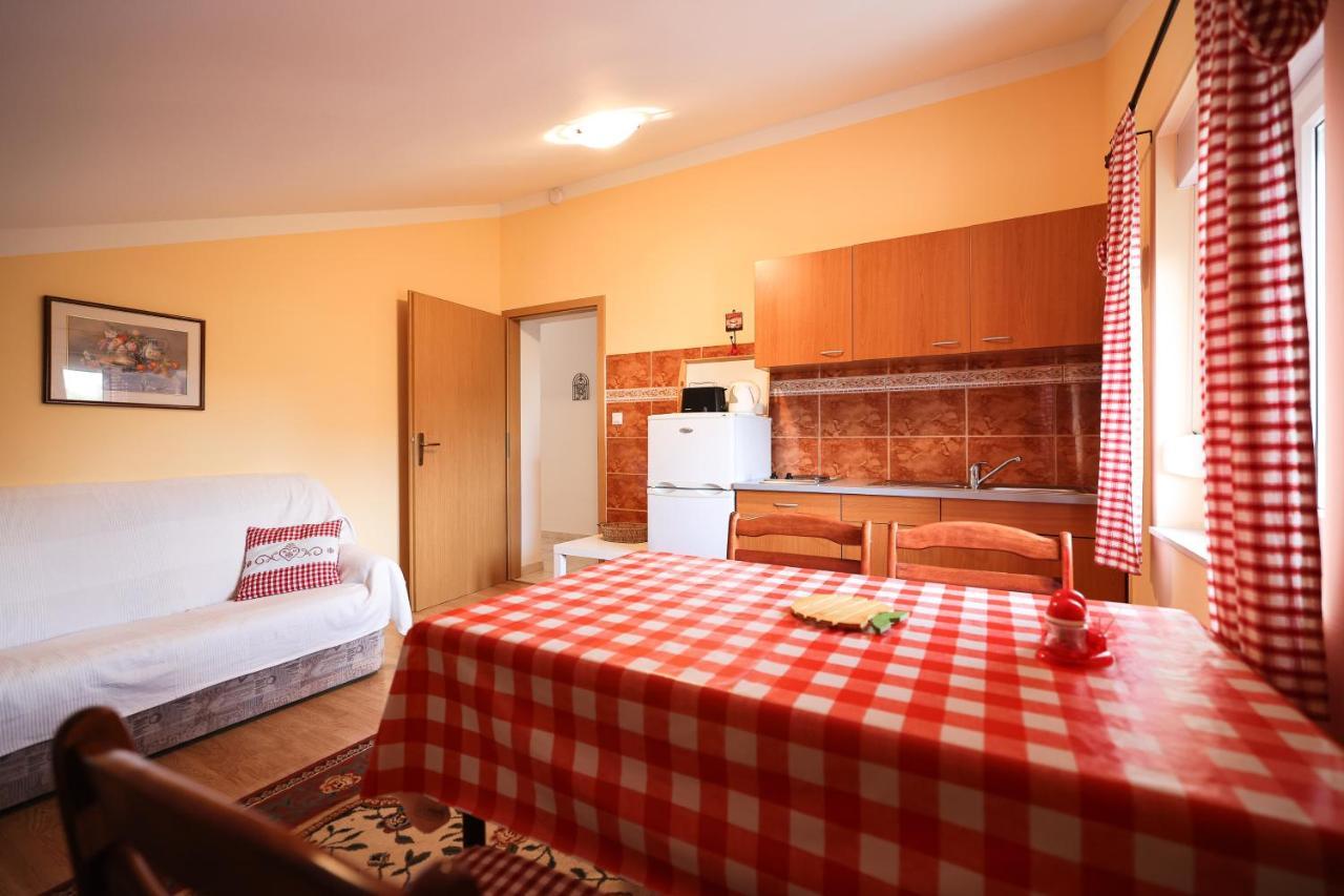 Apartments Veronika ザダル エクステリア 写真