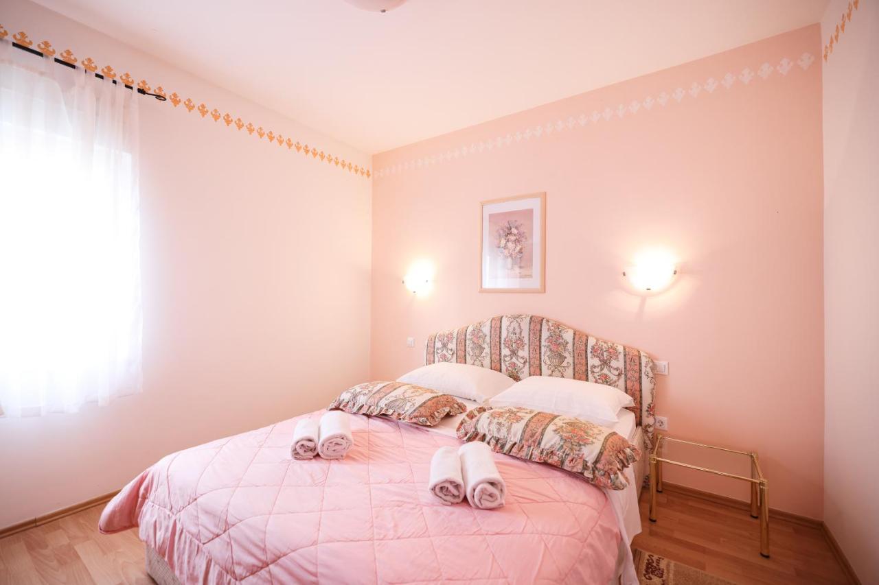 Apartments Veronika ザダル エクステリア 写真