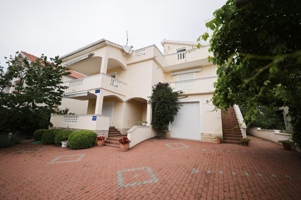 Apartments Veronika ザダル エクステリア 写真